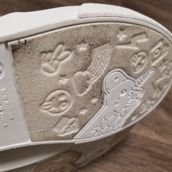 Sneakers - Picture 5 of 7